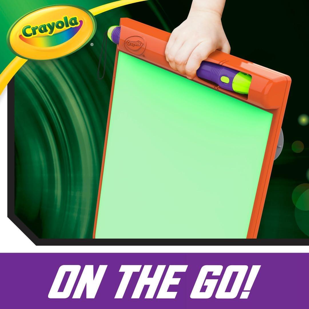 Crayola Travel Glow Art Studio, Glow in The Dark Toys, Kids Gifts for Girls and Boys, Ages 6, 7, 8, 9(Travel)