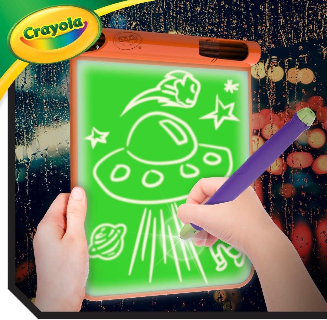 Crayola Travel Glow Art Studio, Glow in The Dark Toys, Kids Gifts for Girls and Boys, Ages 6, 7, 8, 9(Travel)