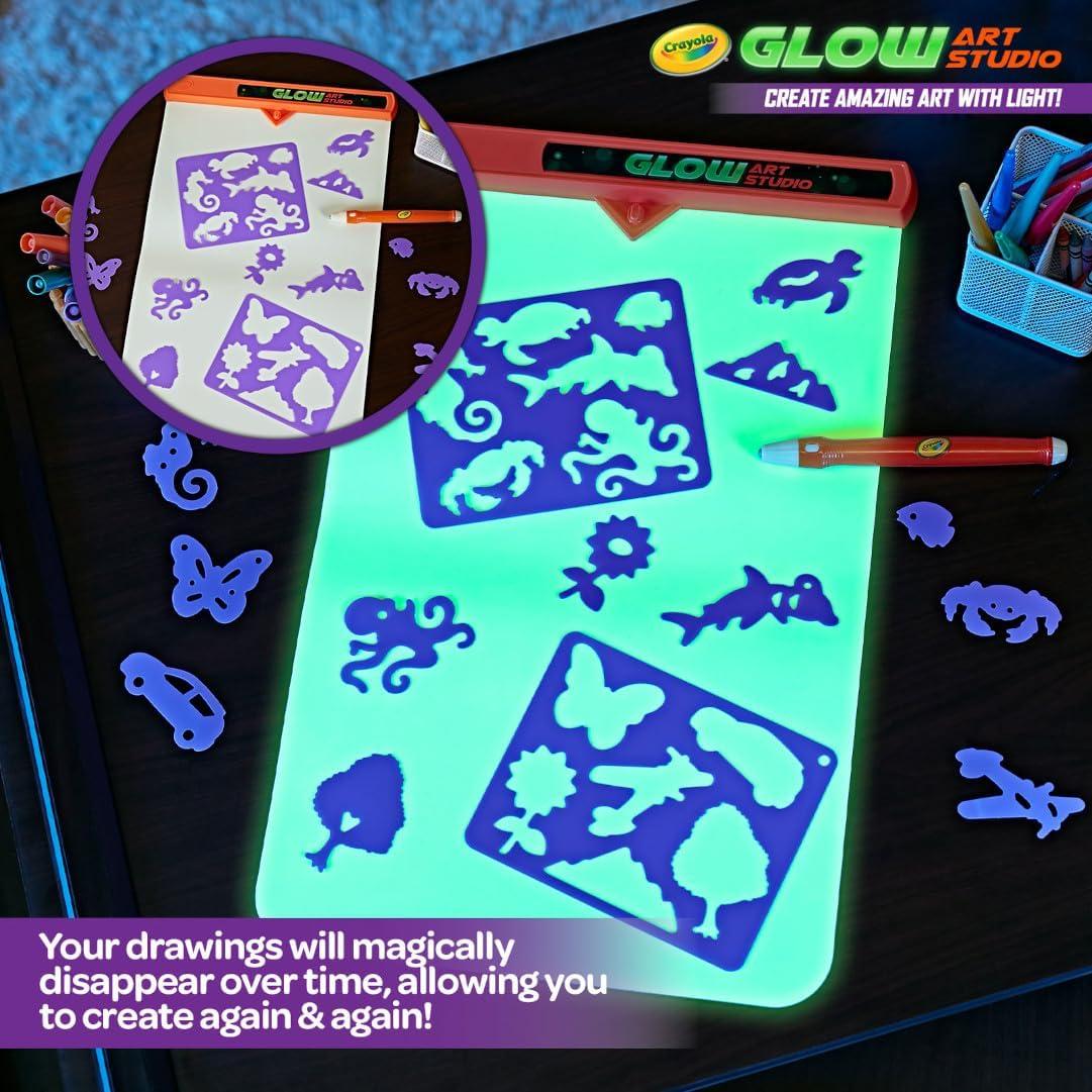 Crayola Travel Glow Art Studio, Glow in The Dark Toys, Kids Gifts for Girls and Boys, Ages 6, 7, 8, 9(Art Studio)