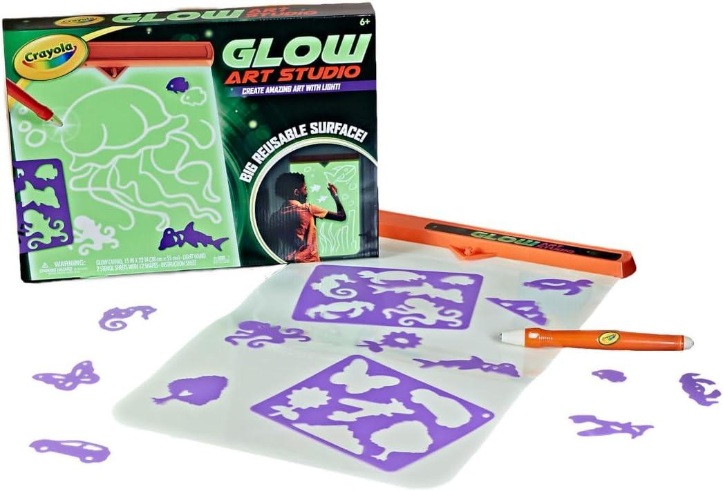 Crayola Travel Glow Art Studio, Glow in The Dark Toys, Kids Gifts for Girls and Boys, Ages 6, 7, 8, 9(Art Studio)